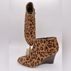 ADRIENNE VITTADINI ‘Sarah’ Leopard Animal Print Calf Hair Booties | Size 9